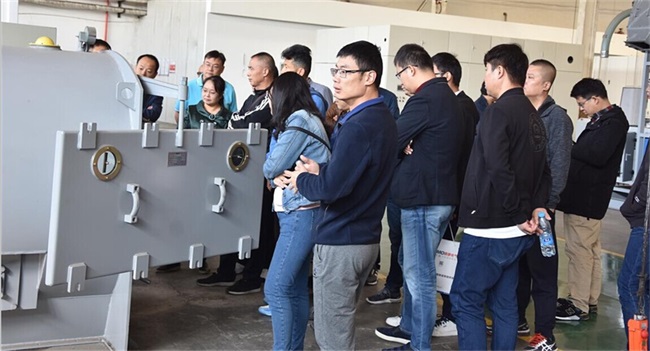 專家參觀上給式高精度稱重給煤機(jī)