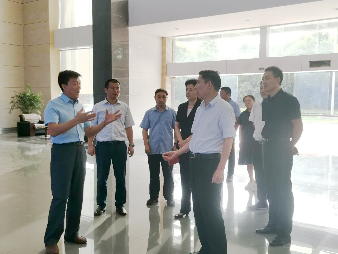 市委常委參觀賽摩智能科技集團(tuán)